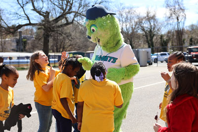 Hillcats mascot Southpaw with students at school read-a-thon event