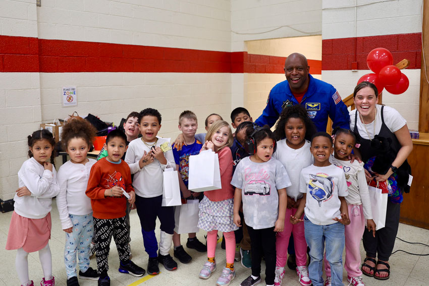 Astronaut pictured with a group of elementary students and their teacher